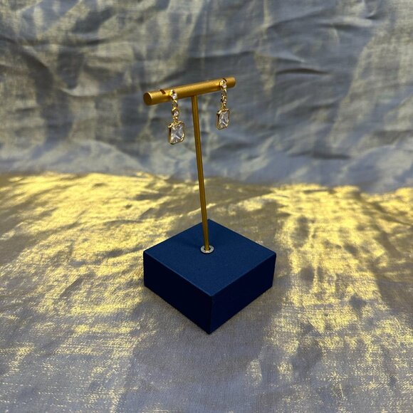 APM Monaco Eclat Gold Square Earrings - Picture 2 of 6